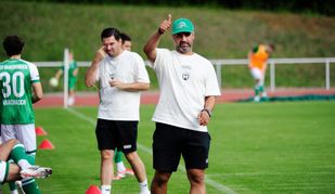 Das Maichinger Trainerduo George Berberoglu (vorne) und Javier Klug (dahinter) ist zufrieden.